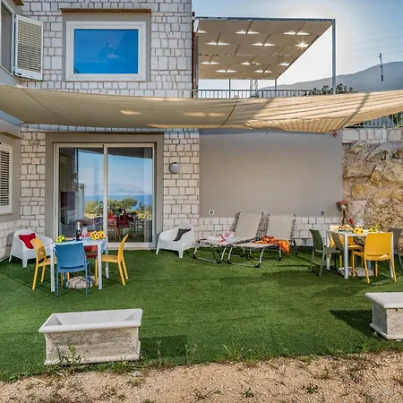 Perterrepermari A 2 Km Da Riserva Dello Zingaro *